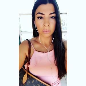 Meet your Posher, Elif